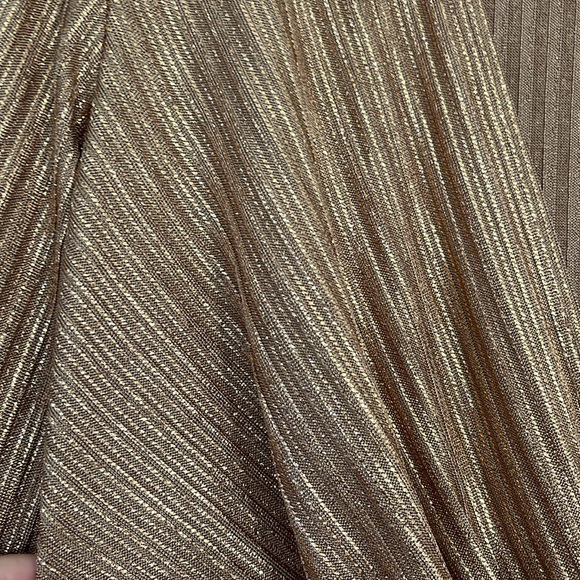 Lulu’s gold shimmer/ sparkle bodysuitt - Picture 3 of 4